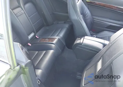 2013 Mercedes-Benz E 350 z USA, uszkodzony, nr VIN WDDKK5KF5DF217859